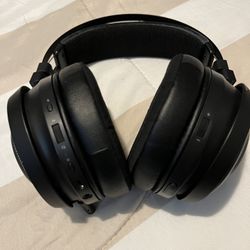 Black Razer Nari Wireless Headset