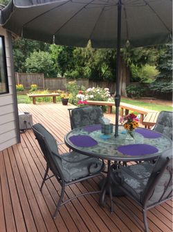 Glass picnic table w/lazy susan and 5 chairs