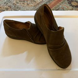 Women’s Size 9-9.5 - Aetrex Katie Leather Slip On