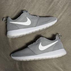 Size 10.5 ‘Wolf Grey’ Nike Roshe Run OG