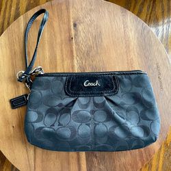 **AUTHENTIC** Coach Signature Ashley Wristlet Wallet - Black - Nickle Logo
