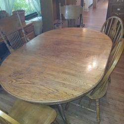 Beautiful Oak Table And Chairs With Details