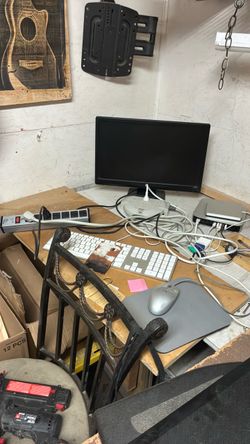 Desktop Monitor with Keyboard and Mouse