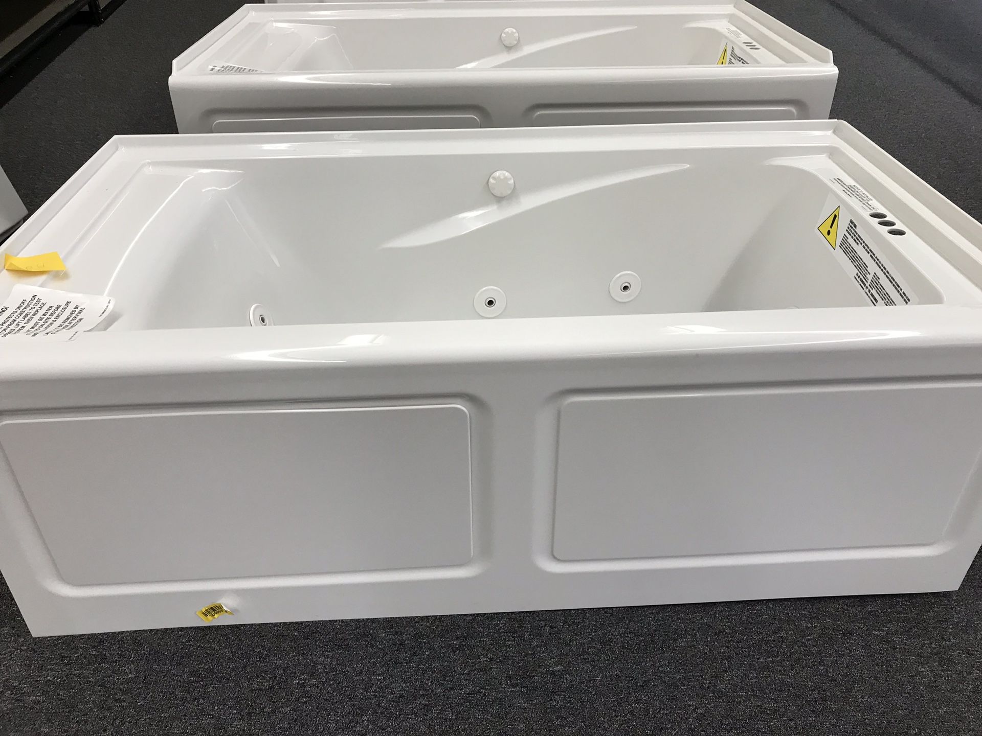 60x30” jacuzzi