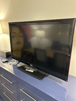 LG 45” Flatscreen TV