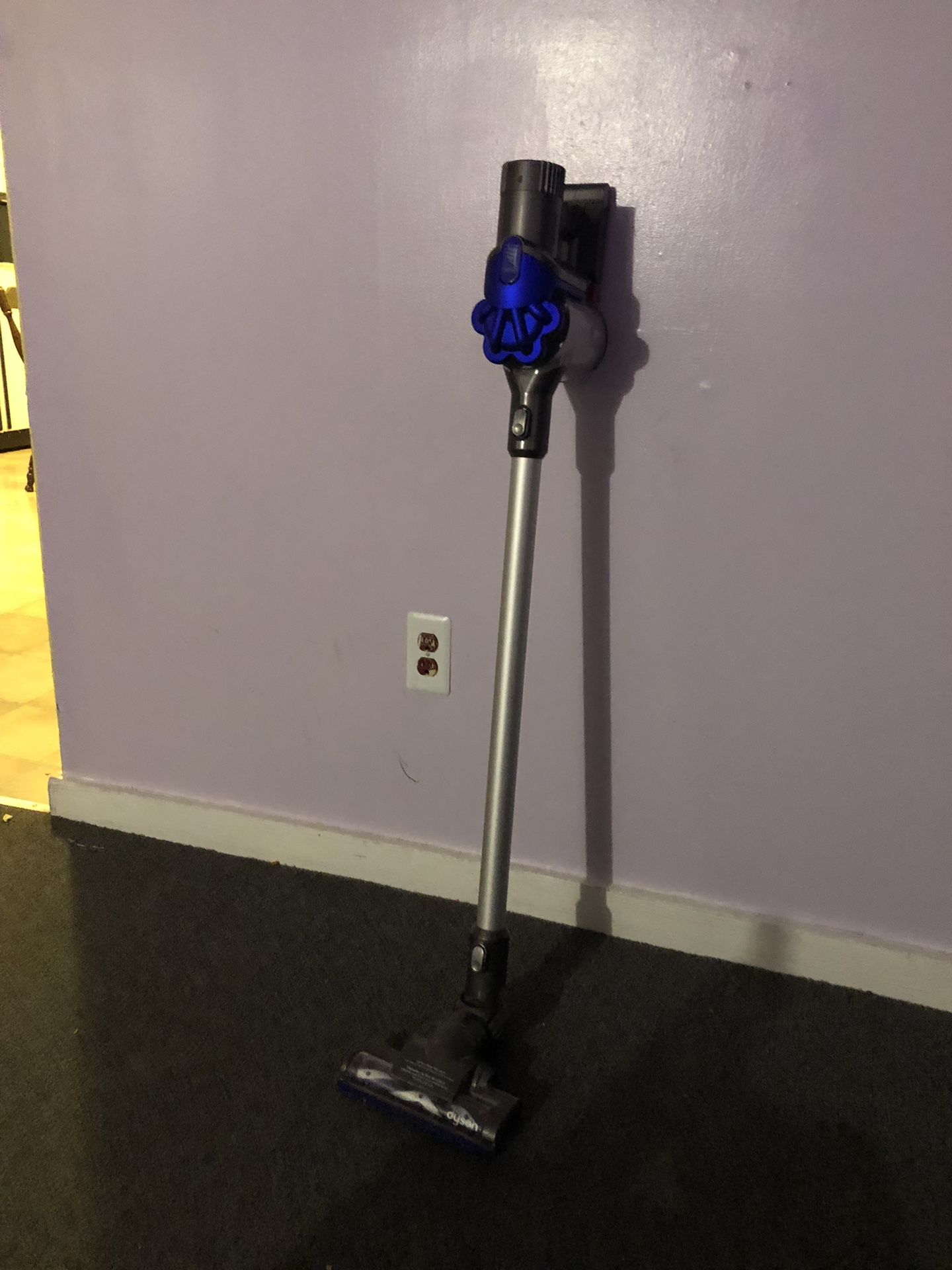 Dyson vacuum mint condition works great 60