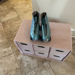 Size 7 Rollerskates