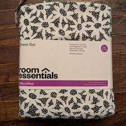 Room Essentials Twin/Twin XL Sheet Set (New)