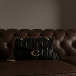 Brand New Coach Quilted Tabby 26 - Black/Gold
​Price: $250 (Retails for $550+)