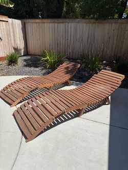 Set of 2 Wooden Chaise Lounge Chairs