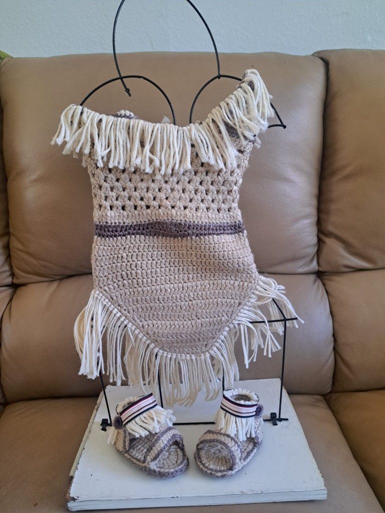 $25 Vestidos tejidos para niña 3 a 6 meses incluye zapatitos y diadema
