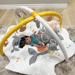 Baby tummy time play mat