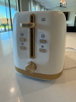 WEST BEND 2 Slice Toaster White and Gold