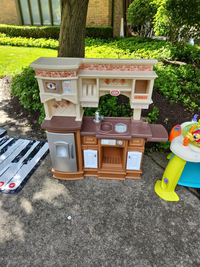 Play Kitchen
