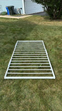White Metal Trundle