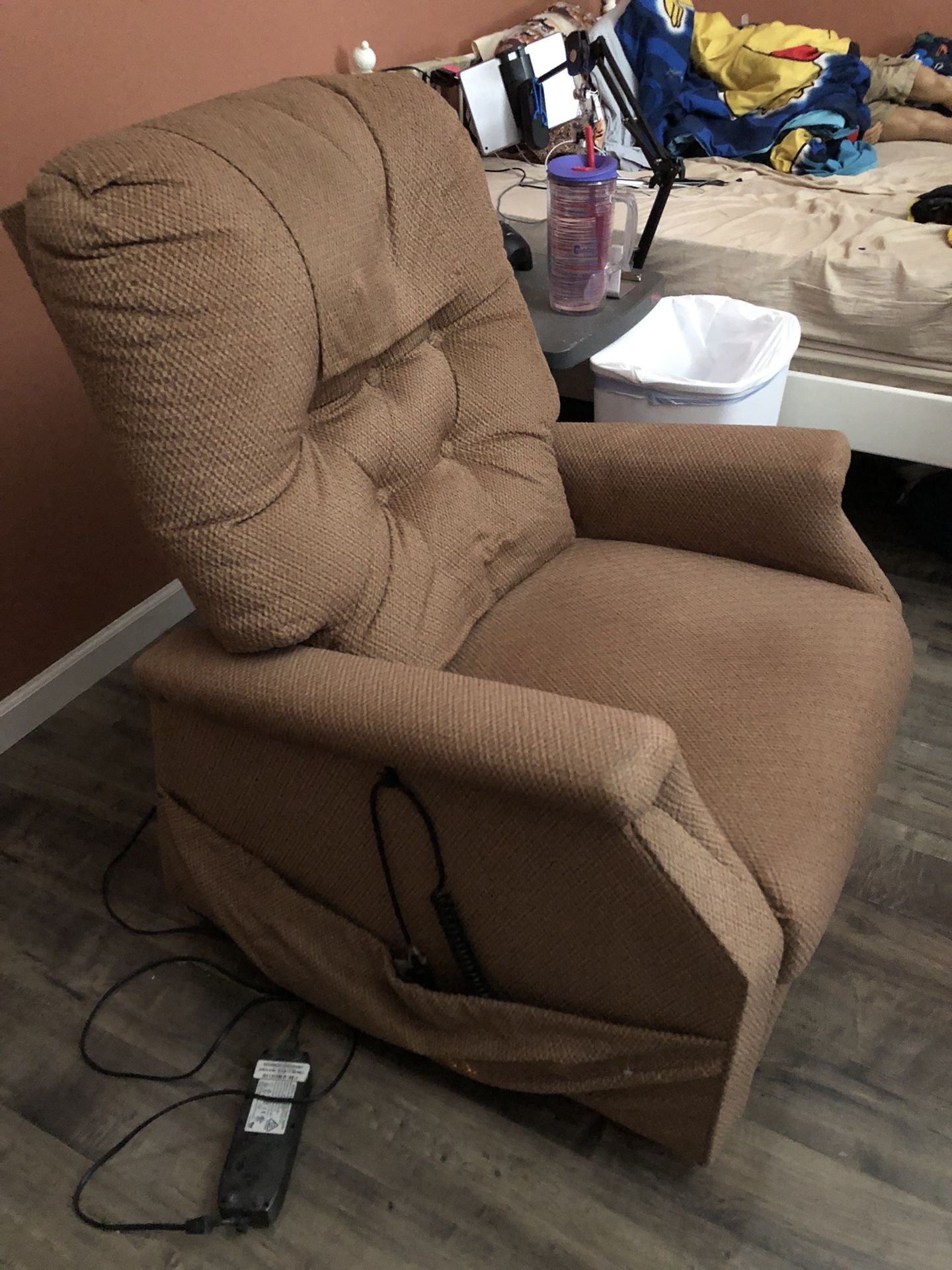 Small Lift Chair for Sale in Alta Loma, CA OfferUp