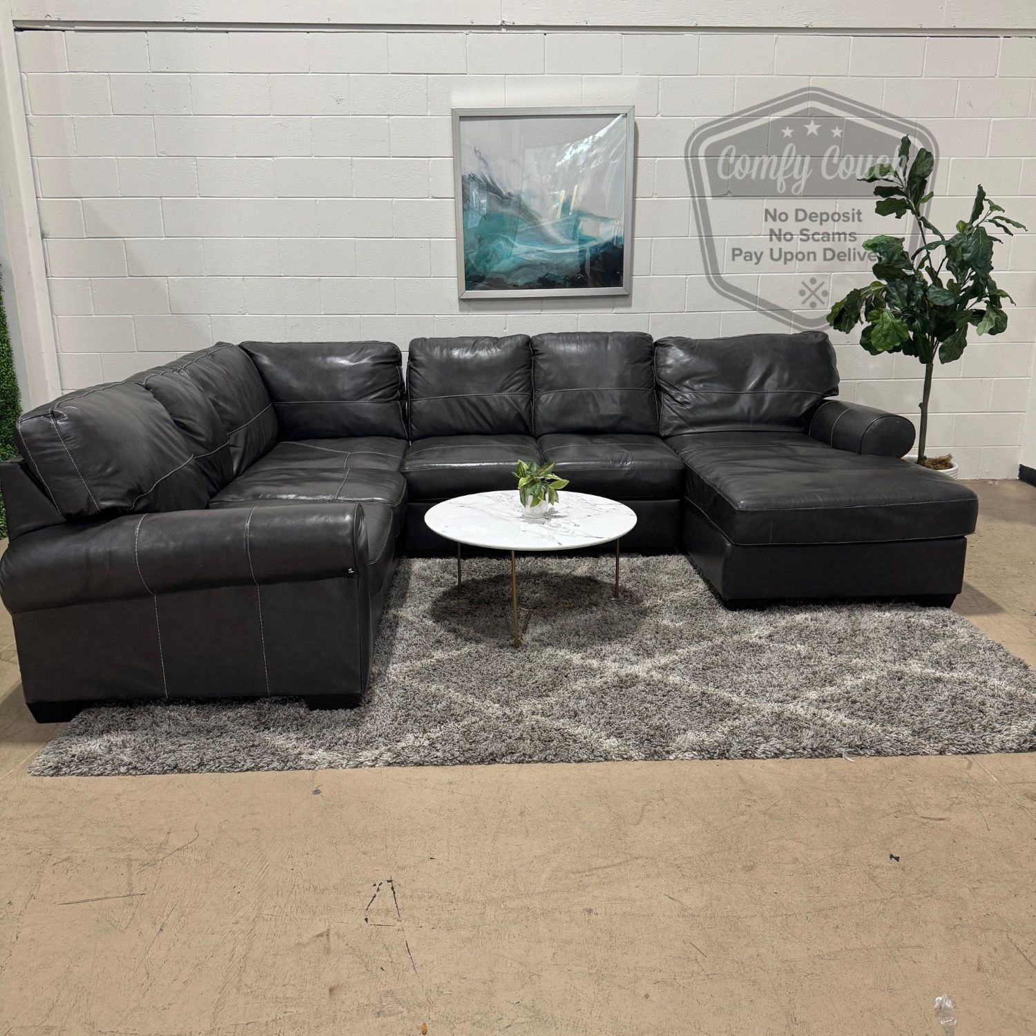 π High Quality Leather Ushaped Sectional Sofa (Delivery Available!! )