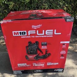 Milwaukee M18 FUEL 155 MPH 650 CFM 18V Brushless Cordless Battery Backpack Blower w/ (2) 12.0 Ah FORGE Batteries, Charger 