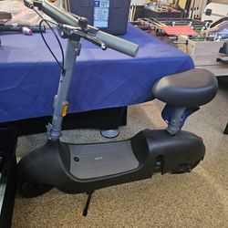 OKAI EA10 electric scooter