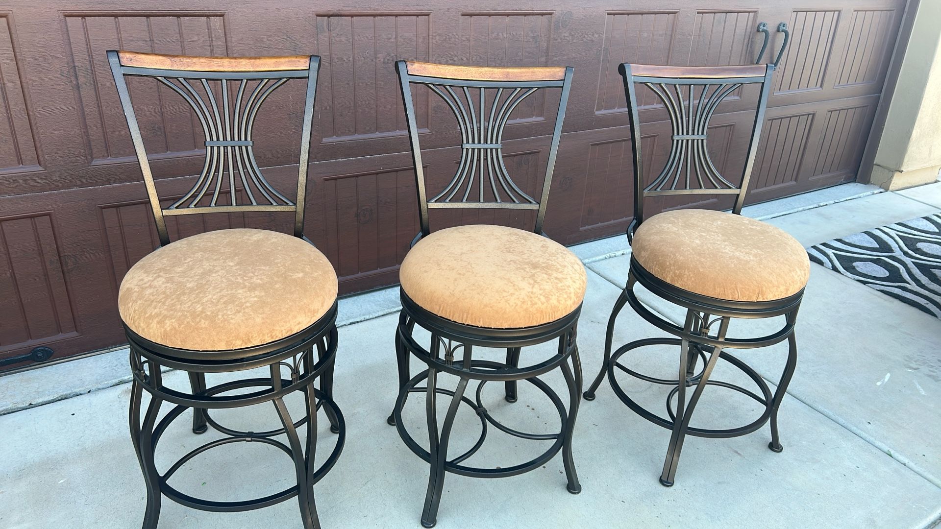 Set Of  3 Counter  Height Stools