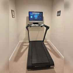 PELOTON TREAD PLUS – Holtsville, NY