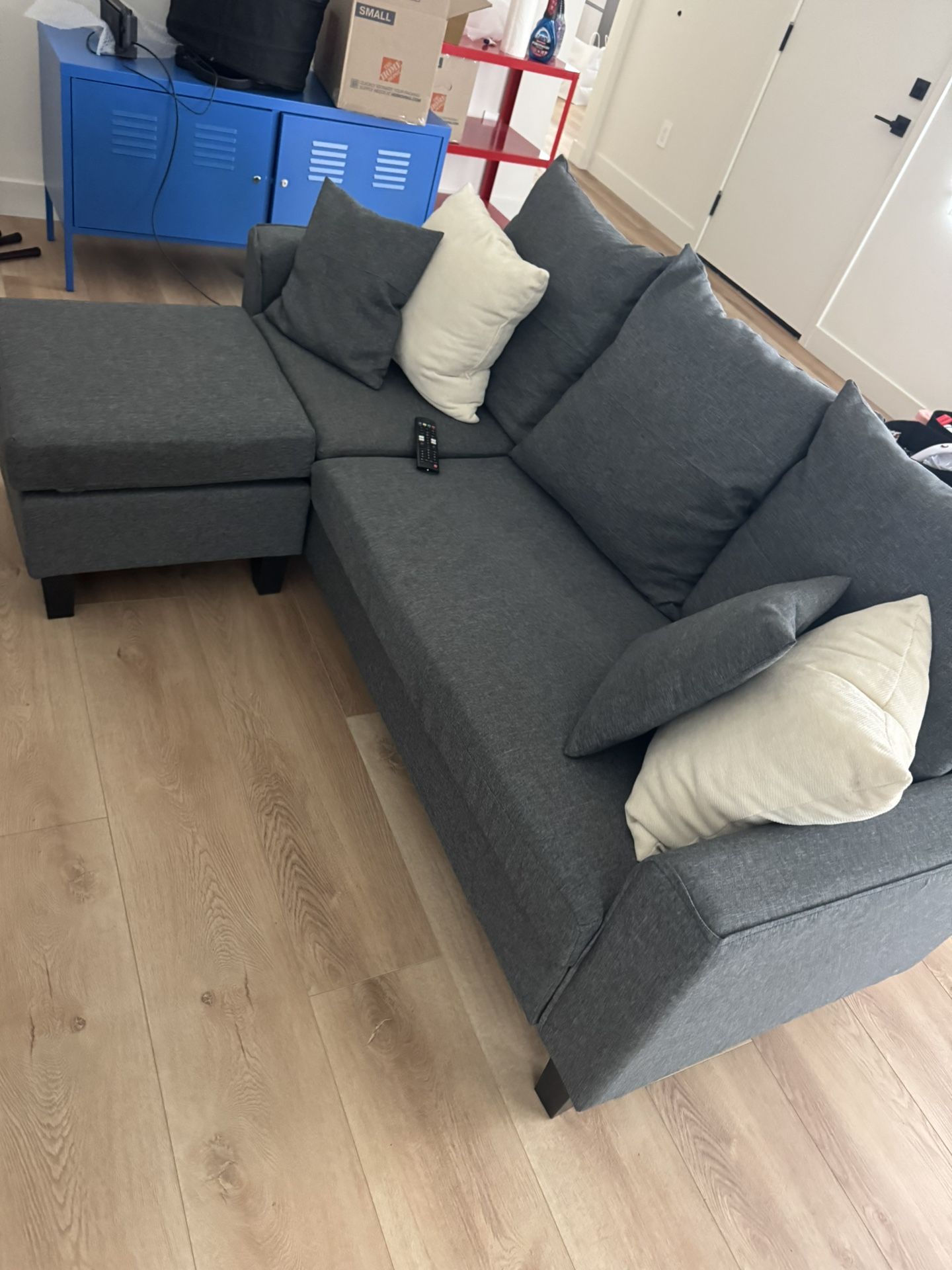 MODERN GREY SECTIONAL COUCH