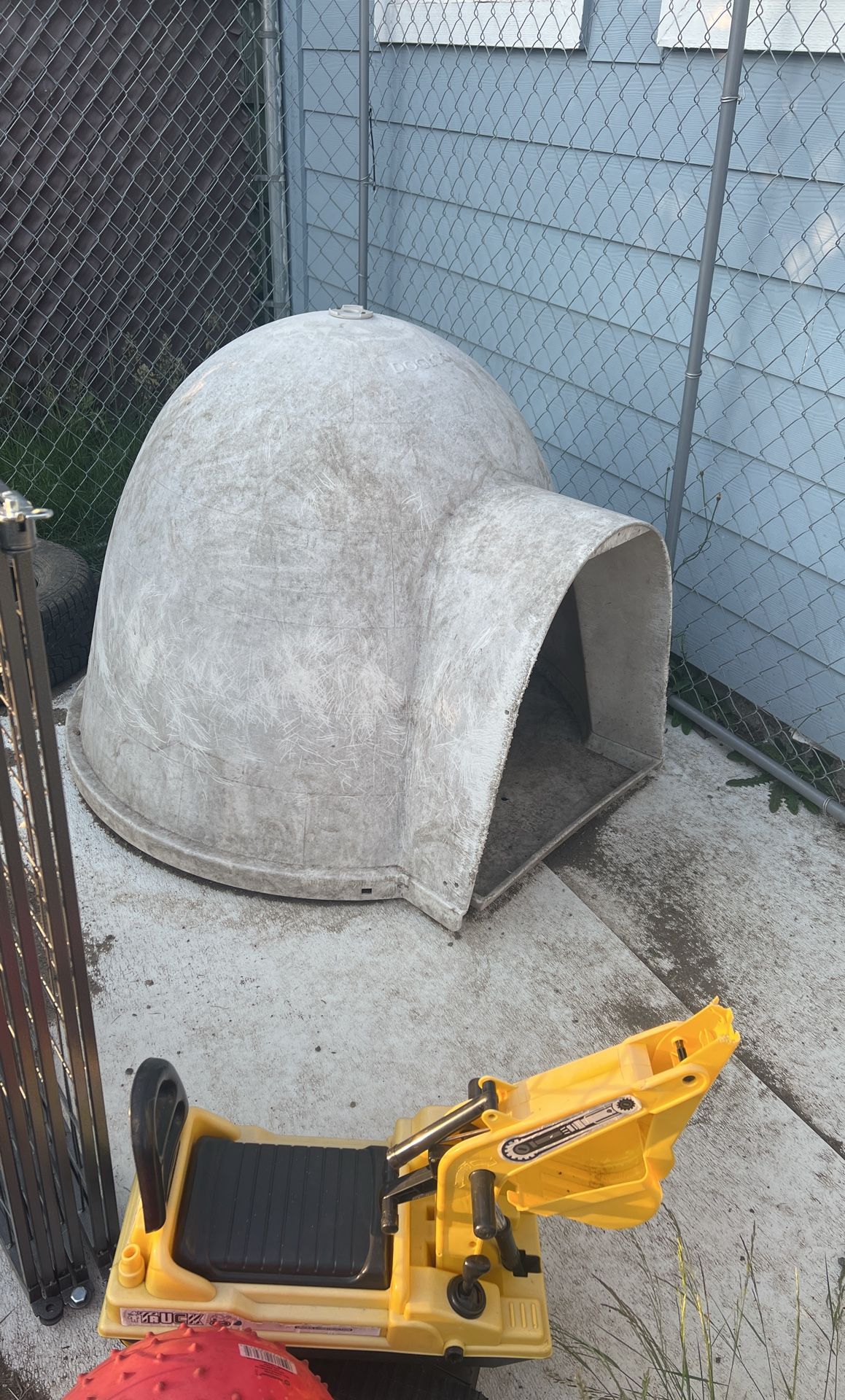 Large Igloo Dog House