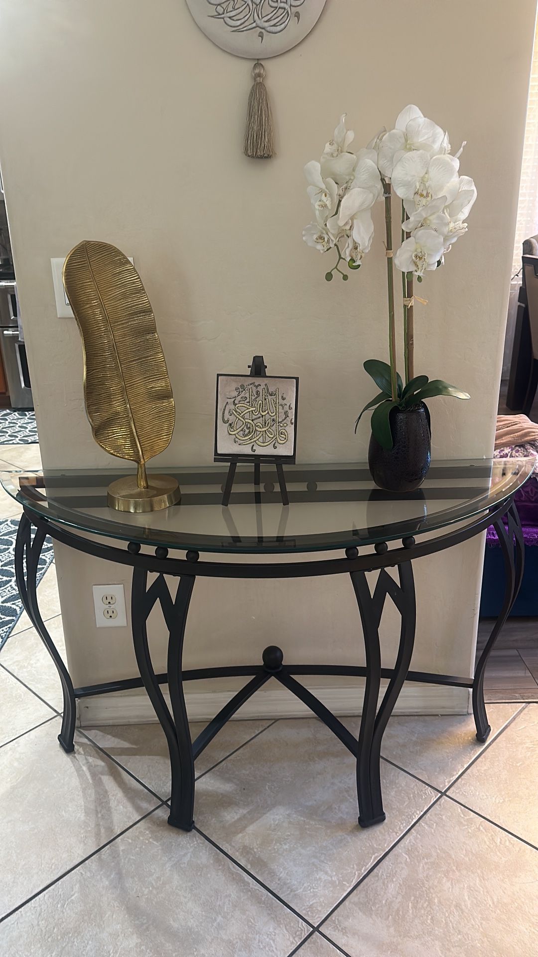 Intrance Table Or Console
