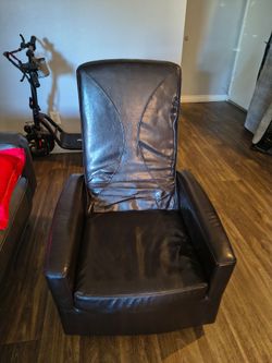 Brown Recliner Chair – Good Condition – $40