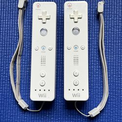 Wii controllers Wiimotes *LIKE NEW!*