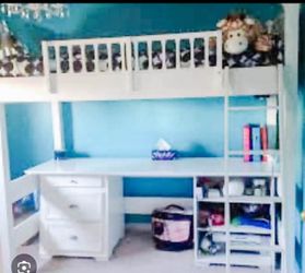 Two twin beds/loft beds with desks