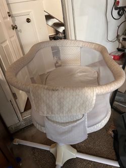 HALO BassiNest Swivel Sleeper Bassinet – Beige – 360° Swivel & Storage Pocket