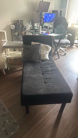 Free lounge day bed