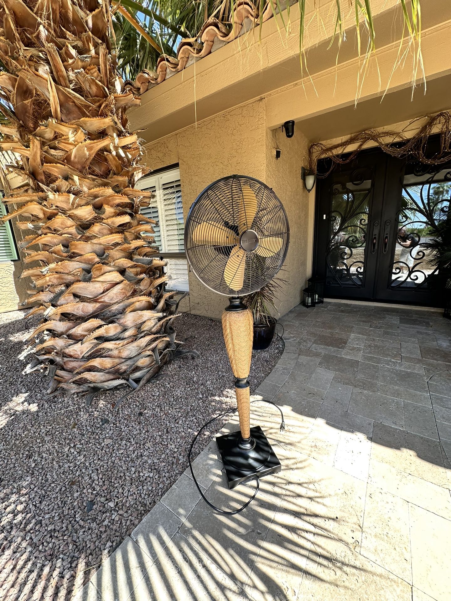 Decorative Oscillating Fan With 3 Speeds