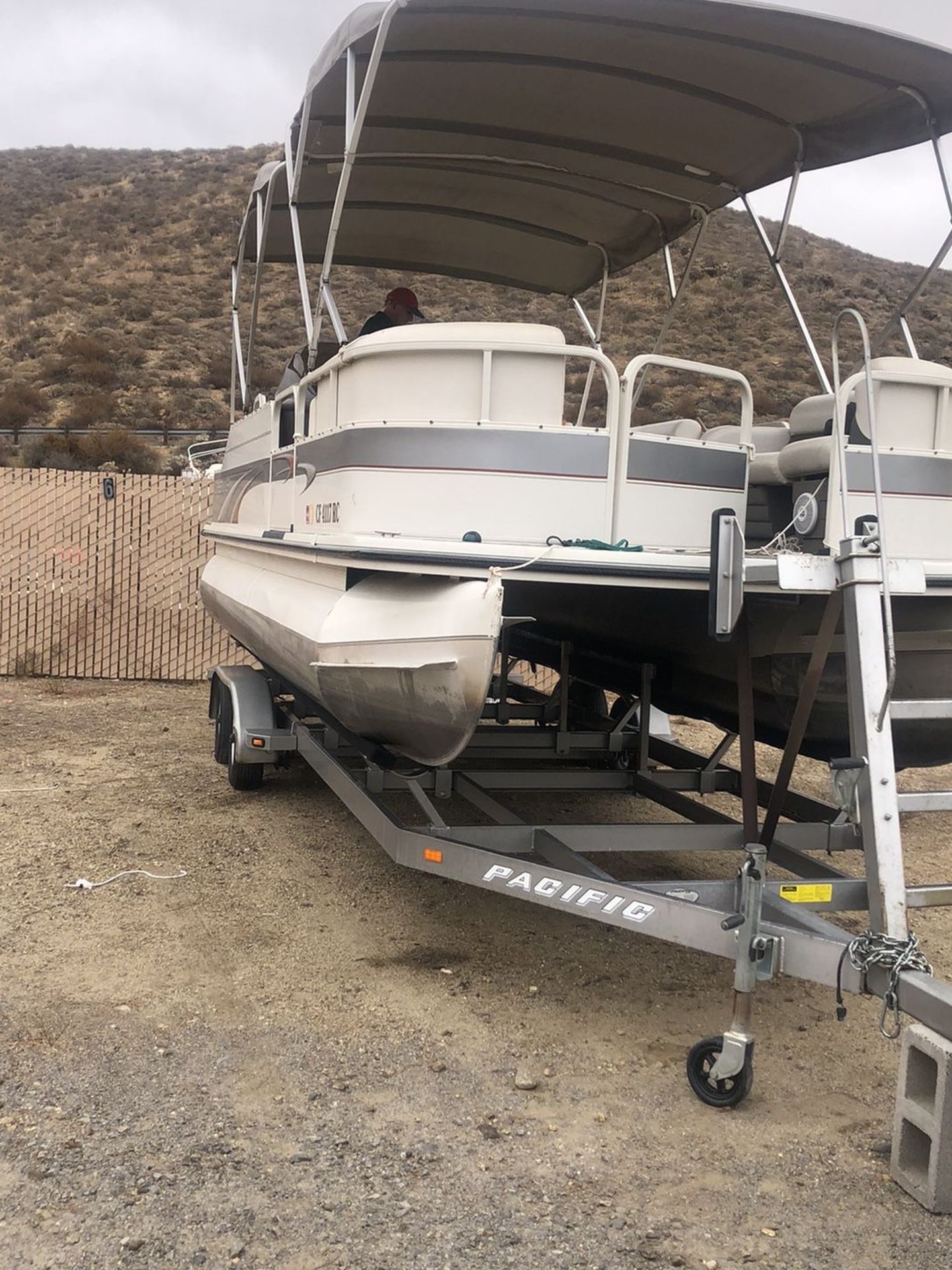 2004 Crestliner Pontoon 2285 lSI Angler Edition