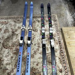 skis with bindings 