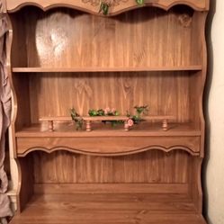 Oak Hutch/Desk With 3 Drawers/ Comes With Chair 