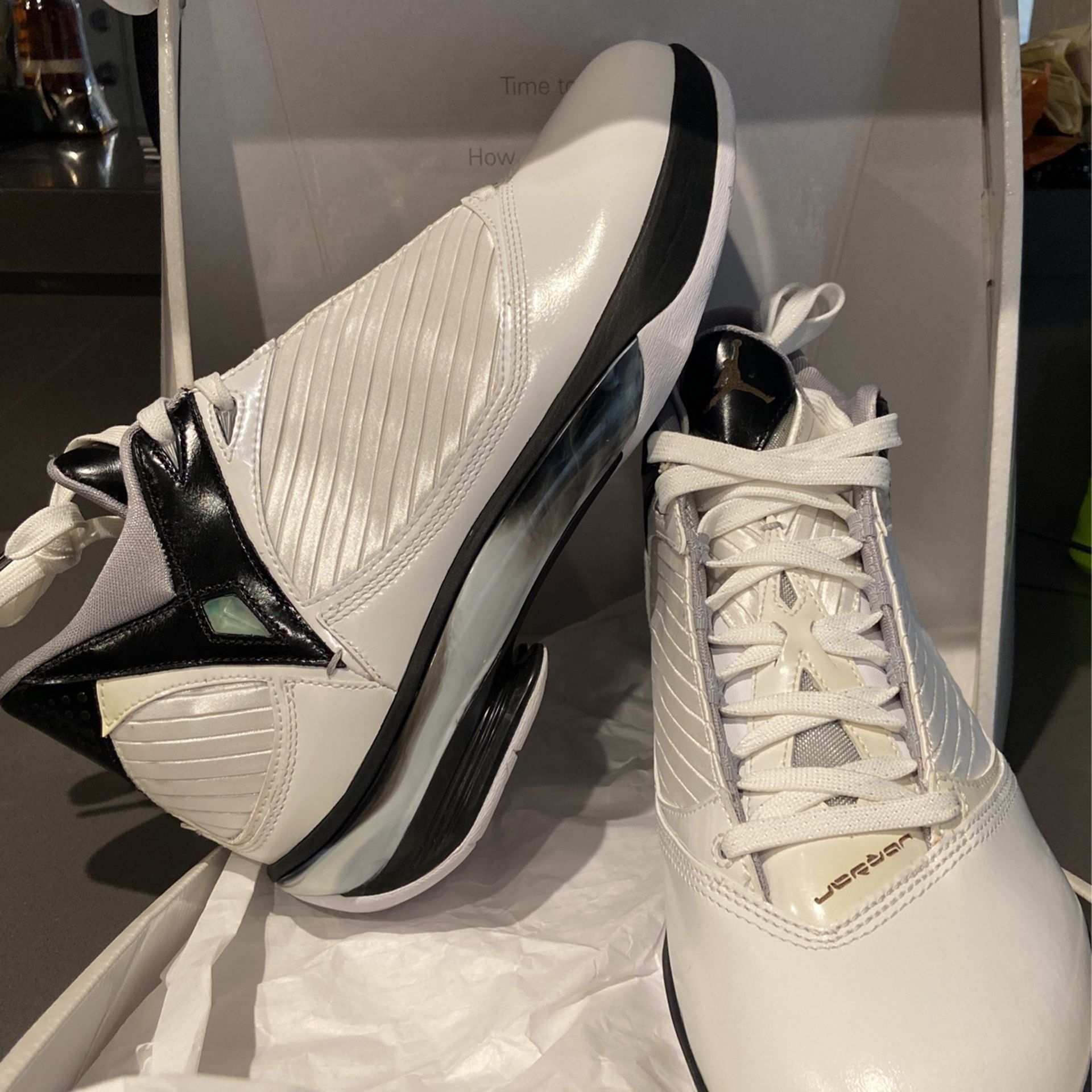 Air Jordan 2009 White, Metallic Silver Black Size: 9.5