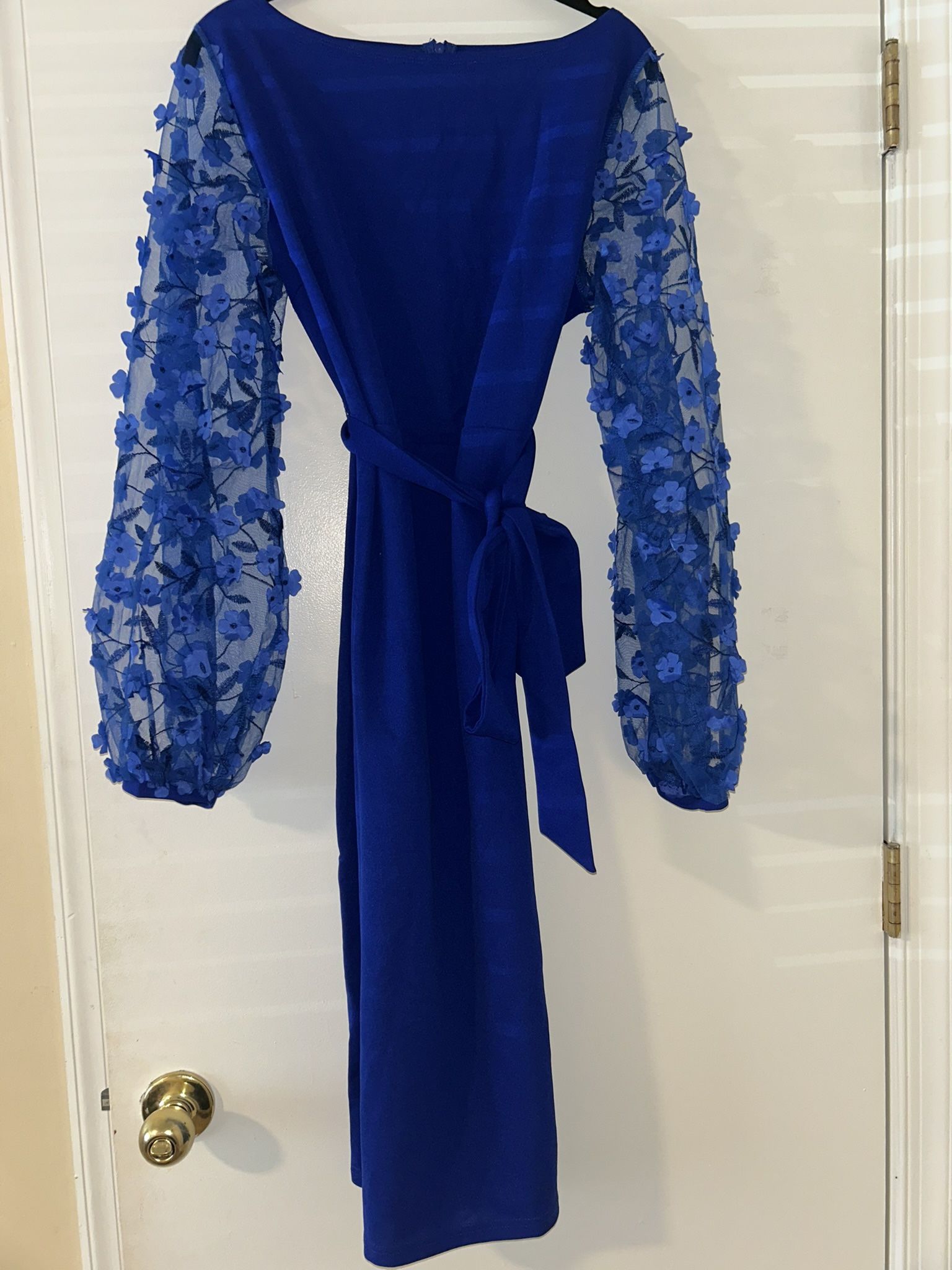 Elegant Blue Floral Sleeve Dress