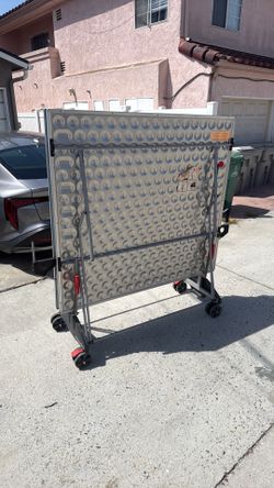 Ping pong table w/ 2 paddles & 2 nets
