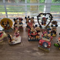 Mickey Minnie figurines