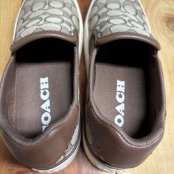 Woman’s Side 7 Coach Shows 