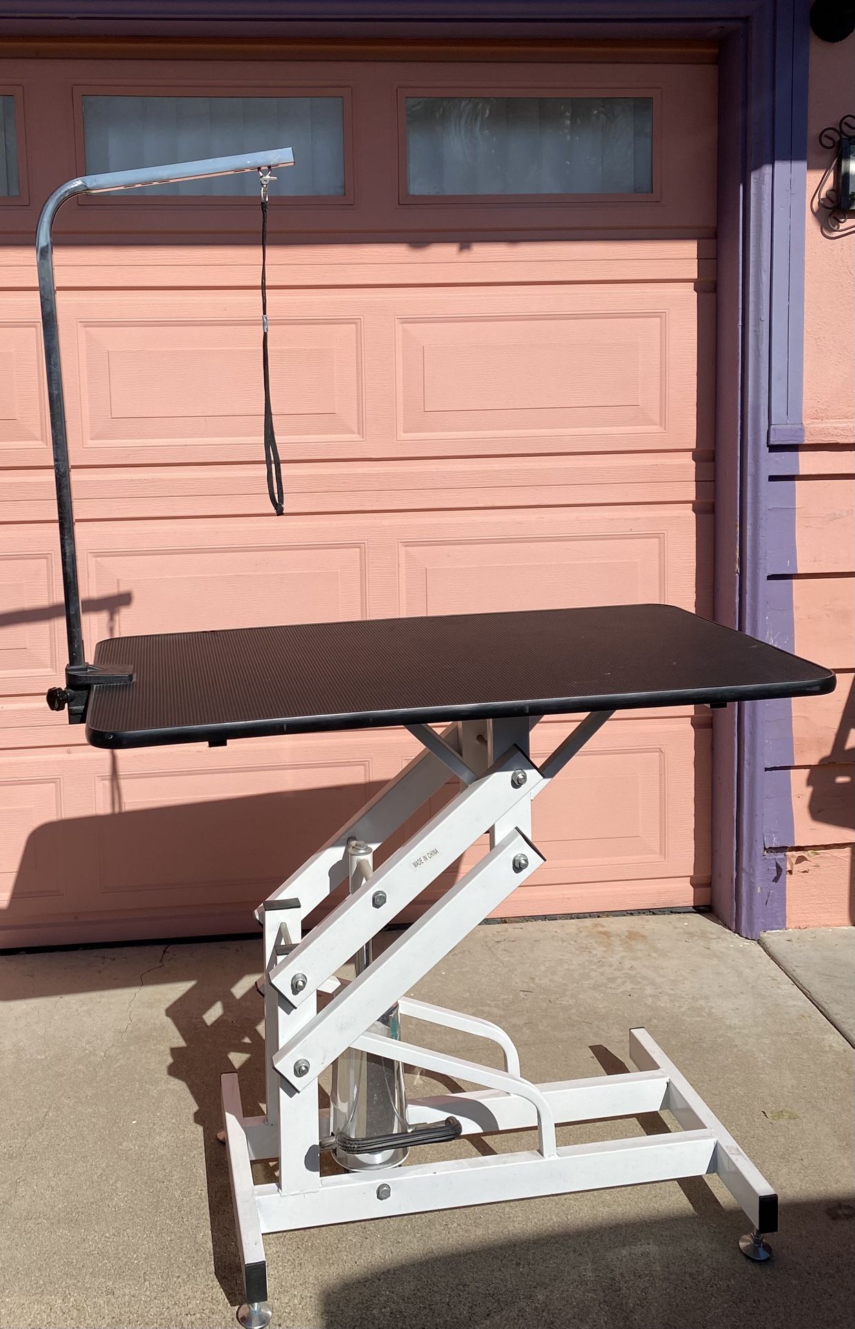 GROOMING TABLE     HYDRAULIC   $ 125.00
