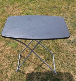 Foldable table