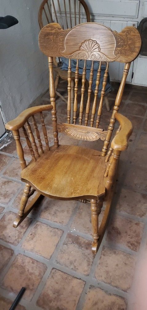 OAK ROCKING CHAIR