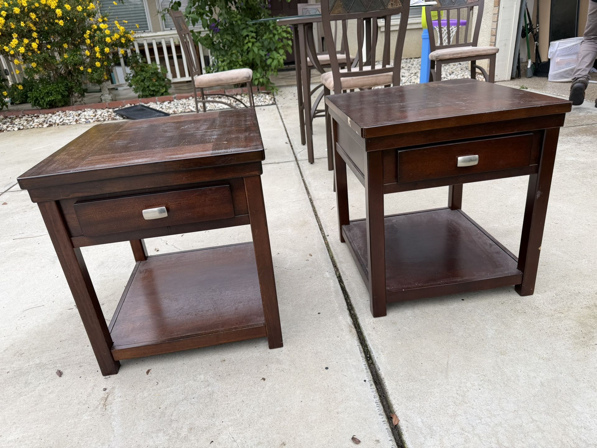 2 Side Tables