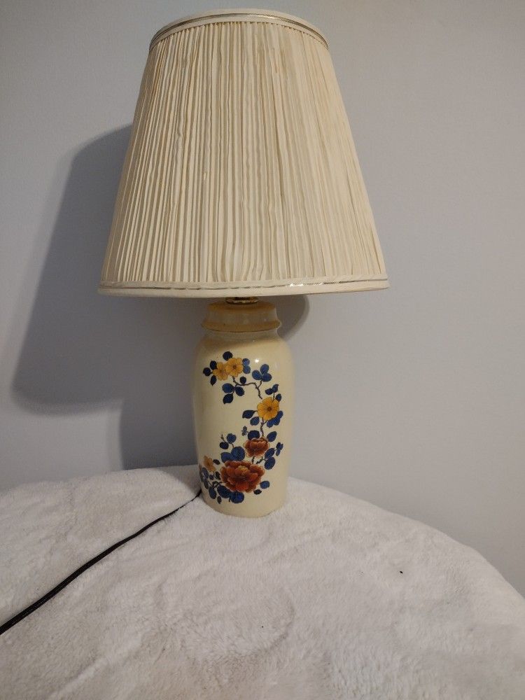 ANTIQUE LAMP BEAUTIFUL