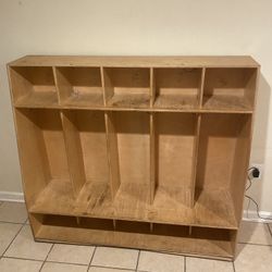 Wooden 5 Section Locker With Seat