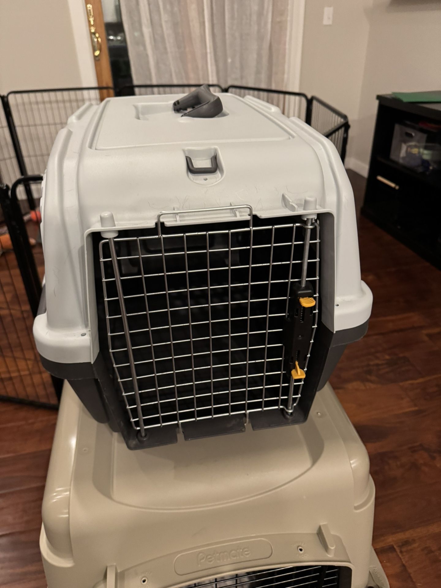 MidWest Homes for Pets Skudo Plastic Carrier