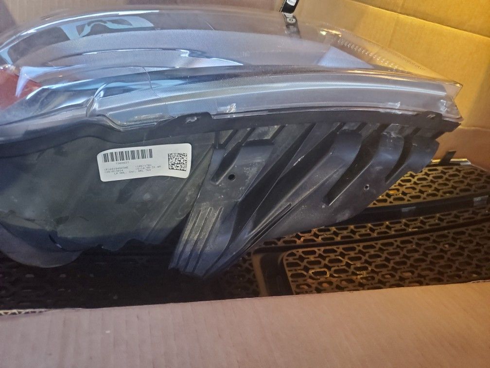 2014 Dodge Durango Left Headlight